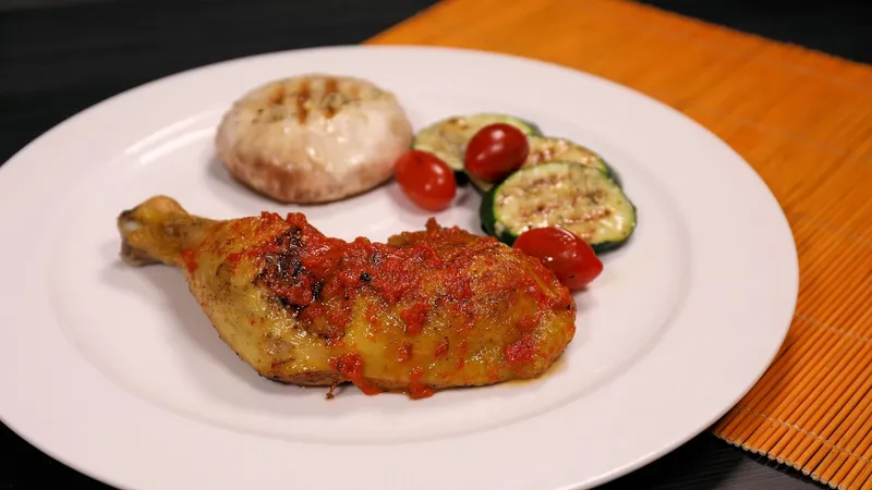 Pikantna piletina s roštilja s povrćem