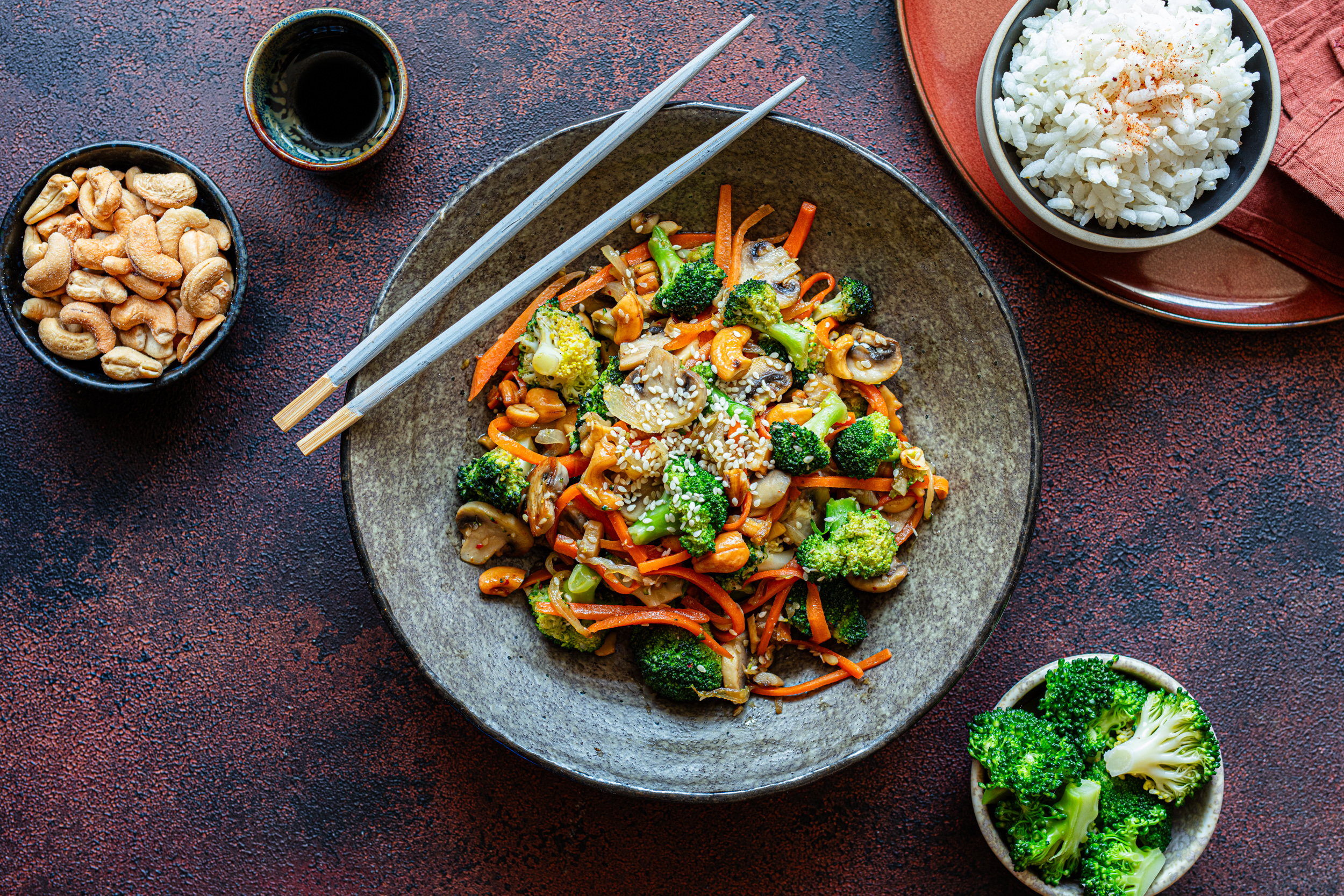 Pikantni wok od gljiva i brokule