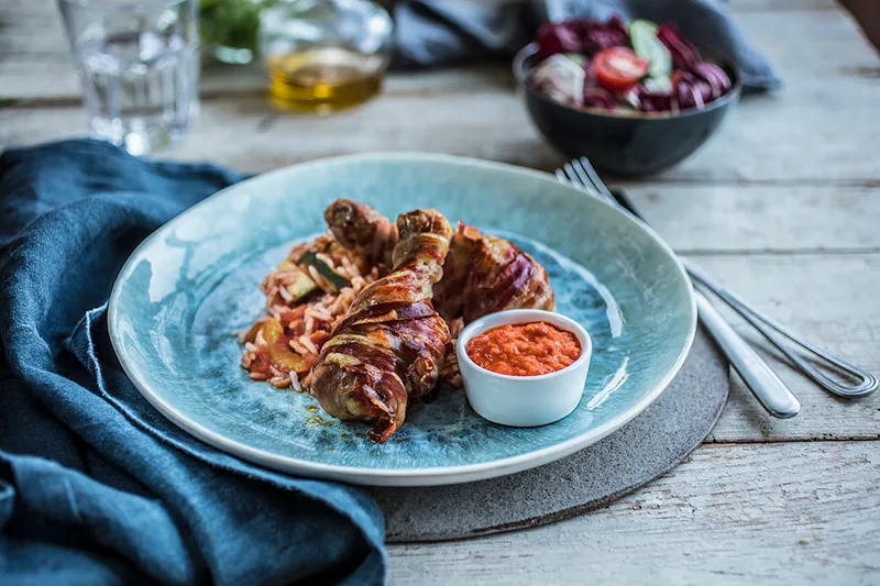 Pileći bataci s ajvarom i špekom