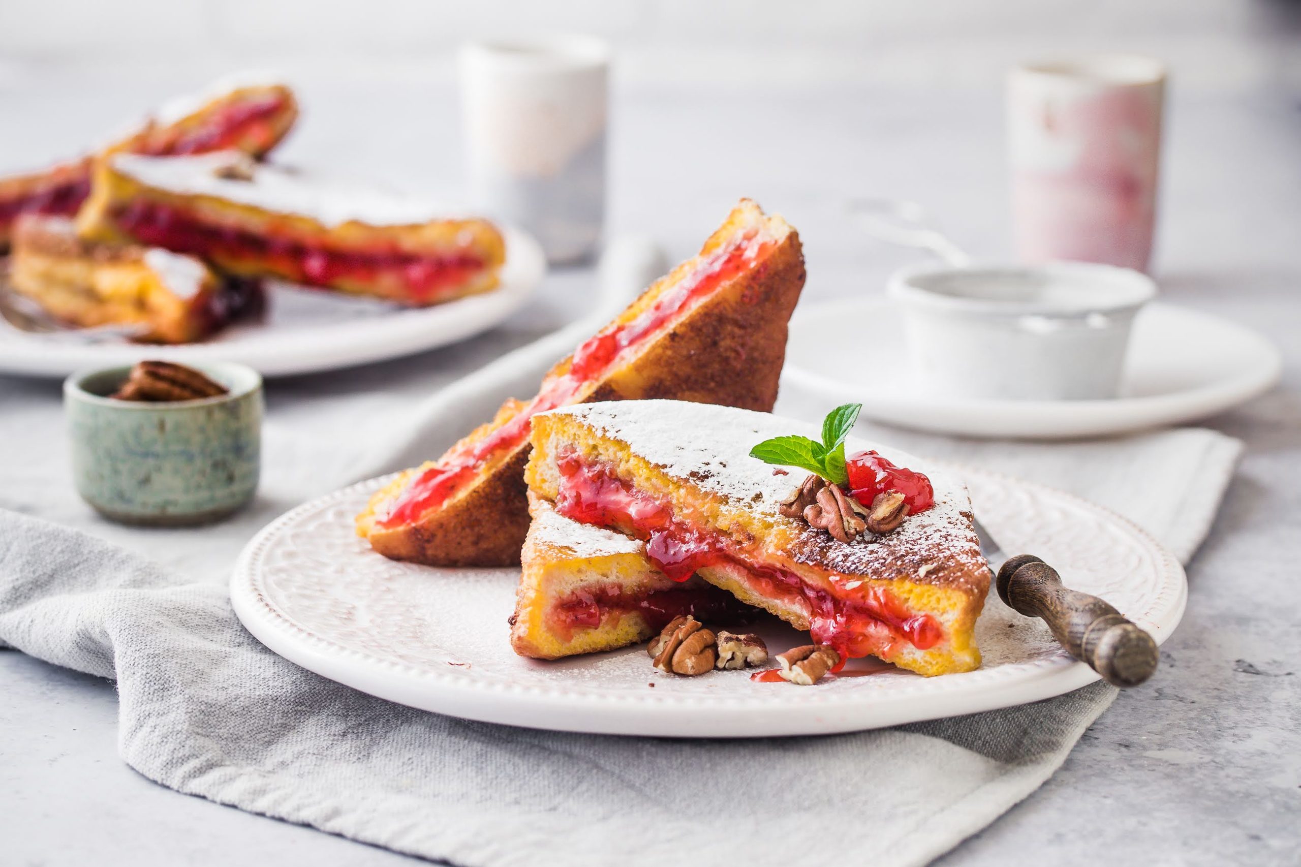 Pohani kruh s džemom od jagoda