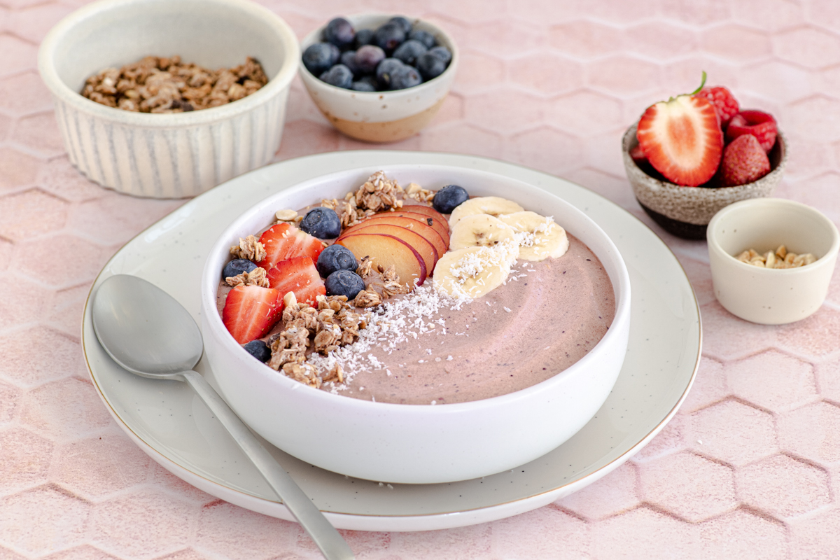 Proteinska zdjelica s voćem nakon treninga