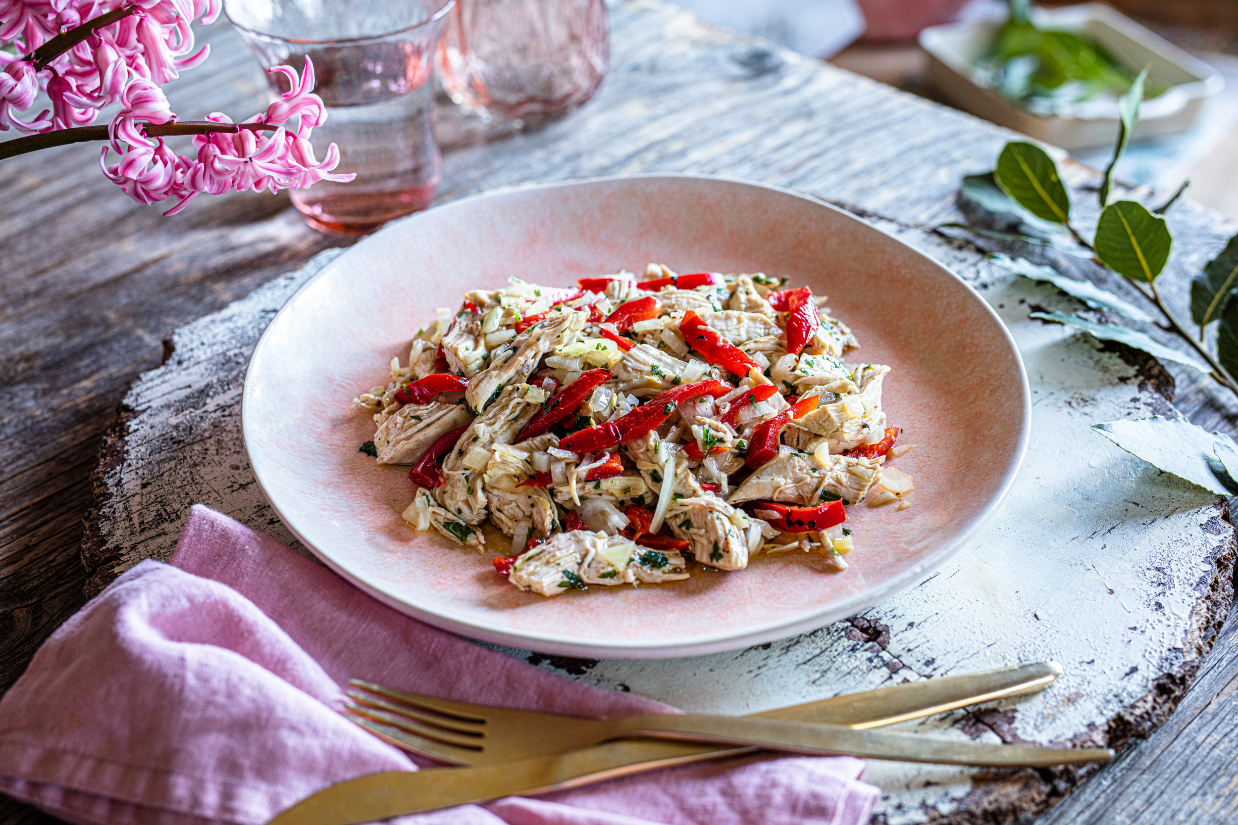 Salata od piletine i pečene paprike
