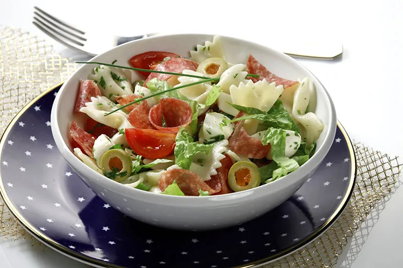 Salata sa zimskom kobasicom