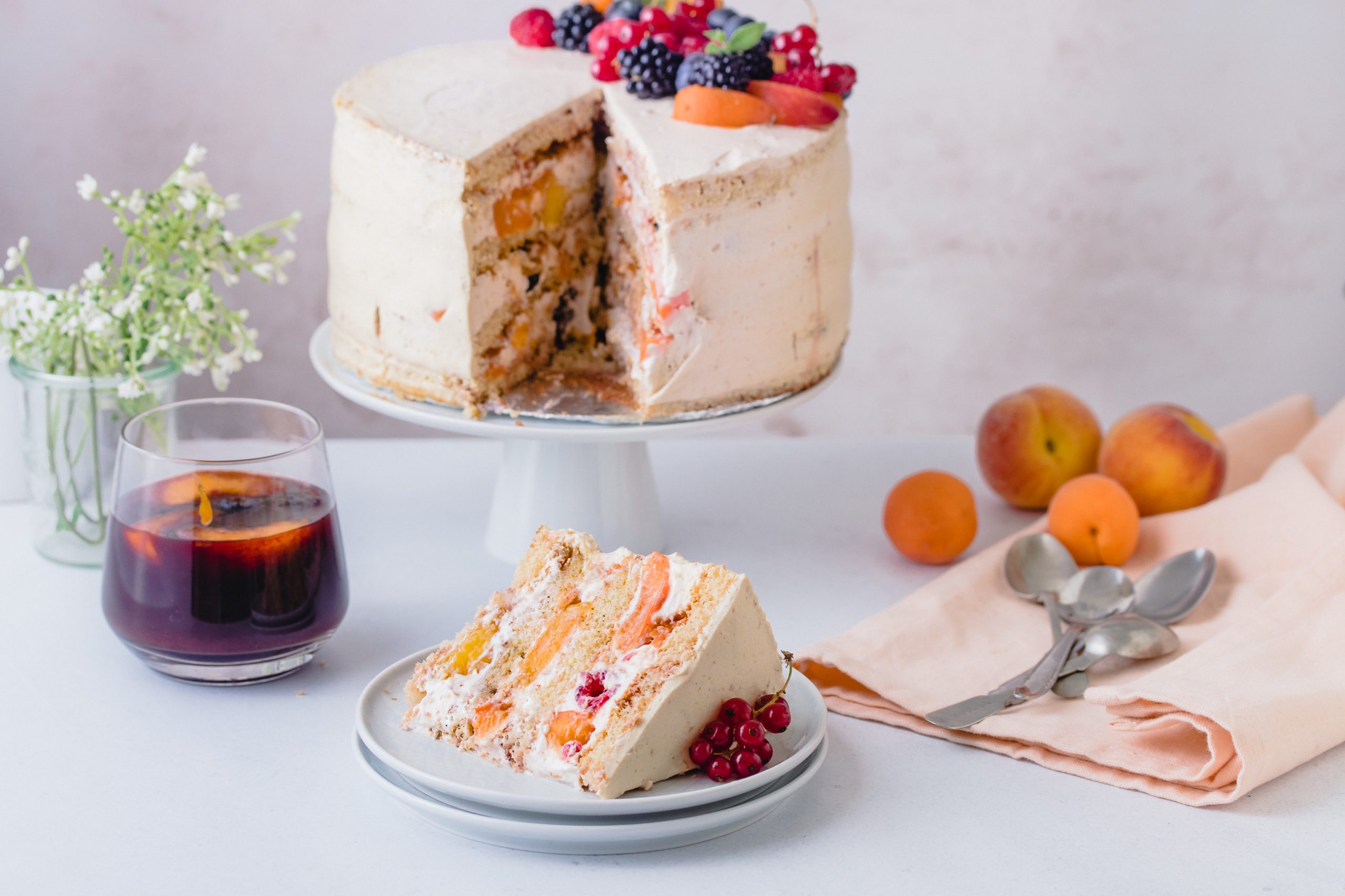 Sangrija torta s voćem i crnim vinom