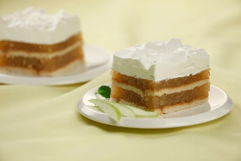 Sočni kolač s jabukama