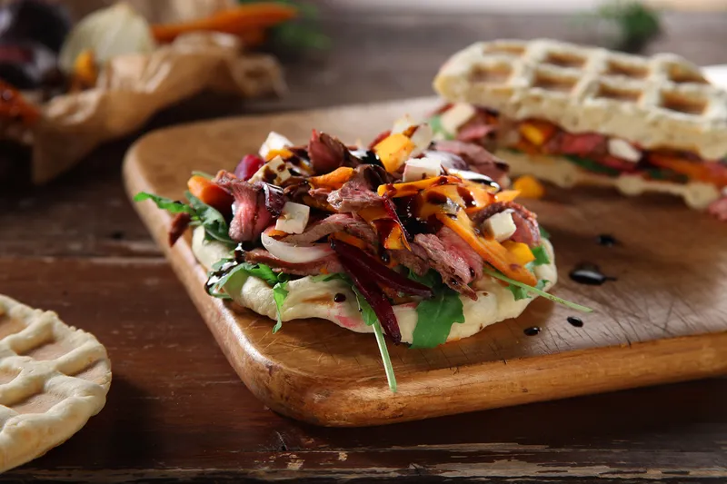 Street sendvič od ramsteka i povrća