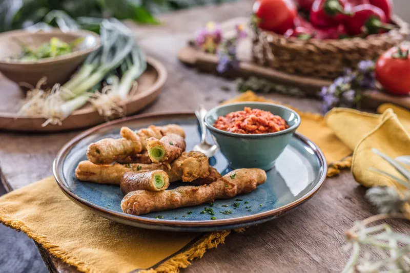 Tempura od povrća uz umak od paprika