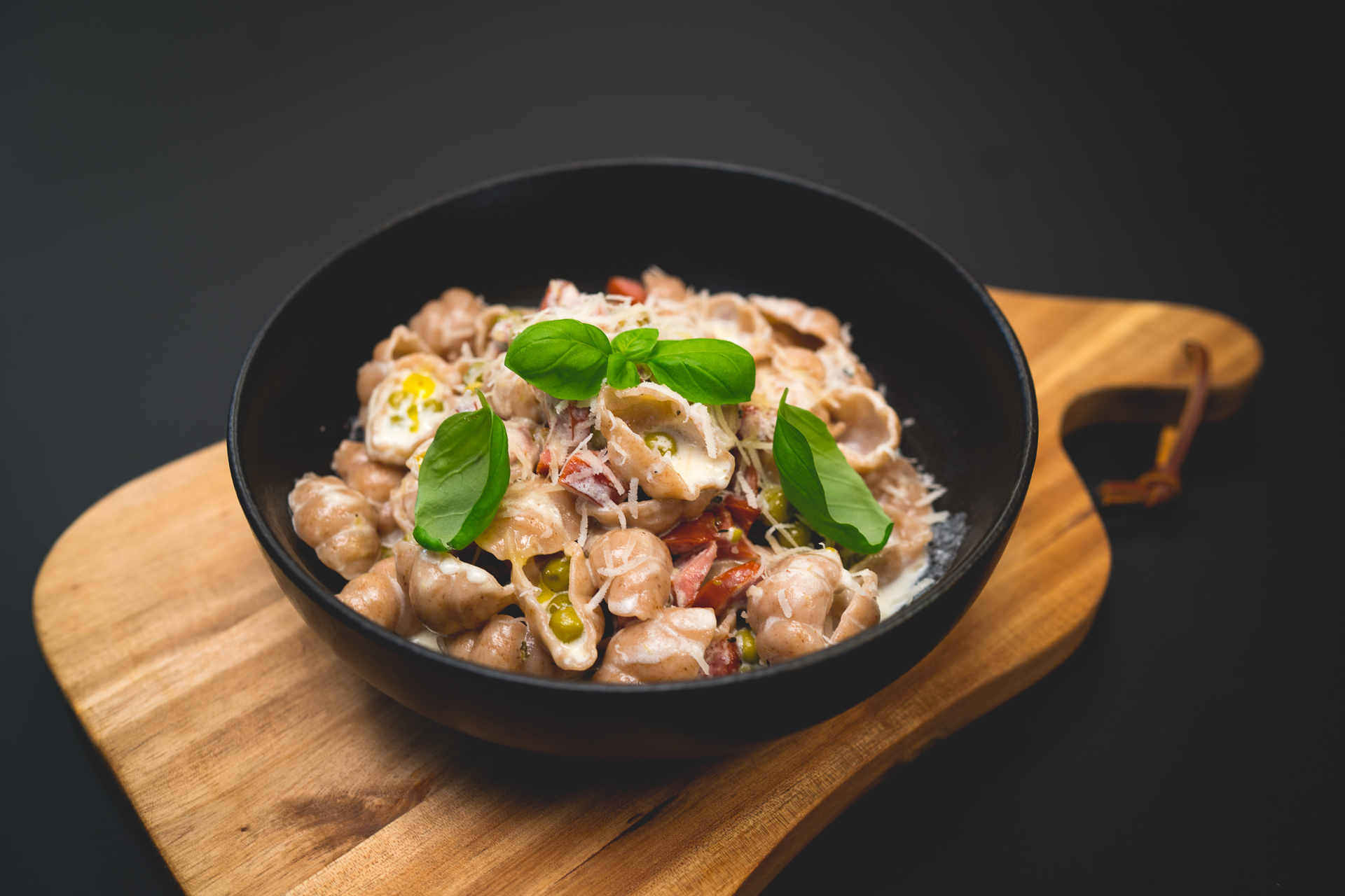 Tjestenina s graškom i kranjskim kobasicama