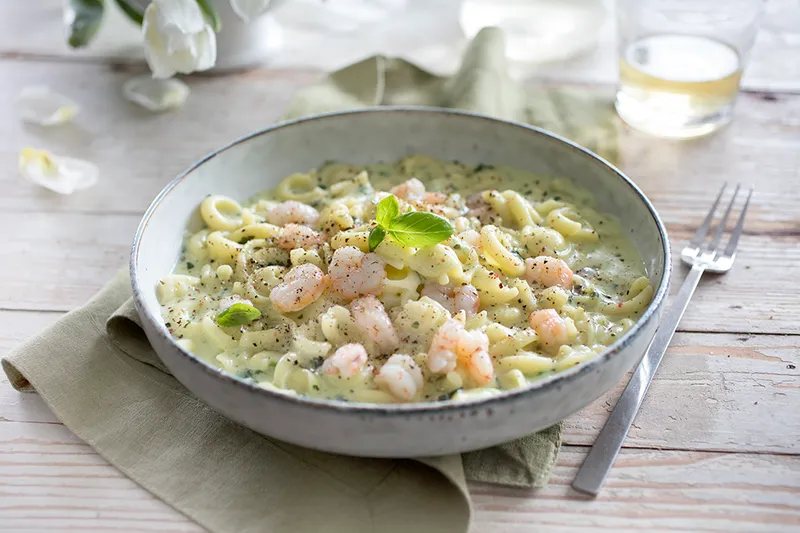 Tjestenina sa špinatom, sirom i kozicama