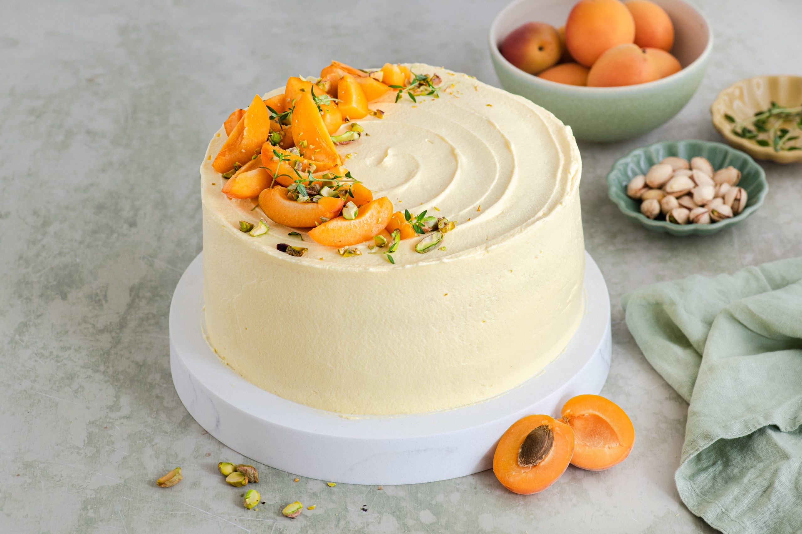 Torta s marelicama i pistacijom