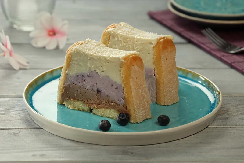 Trobojni kokos kolač