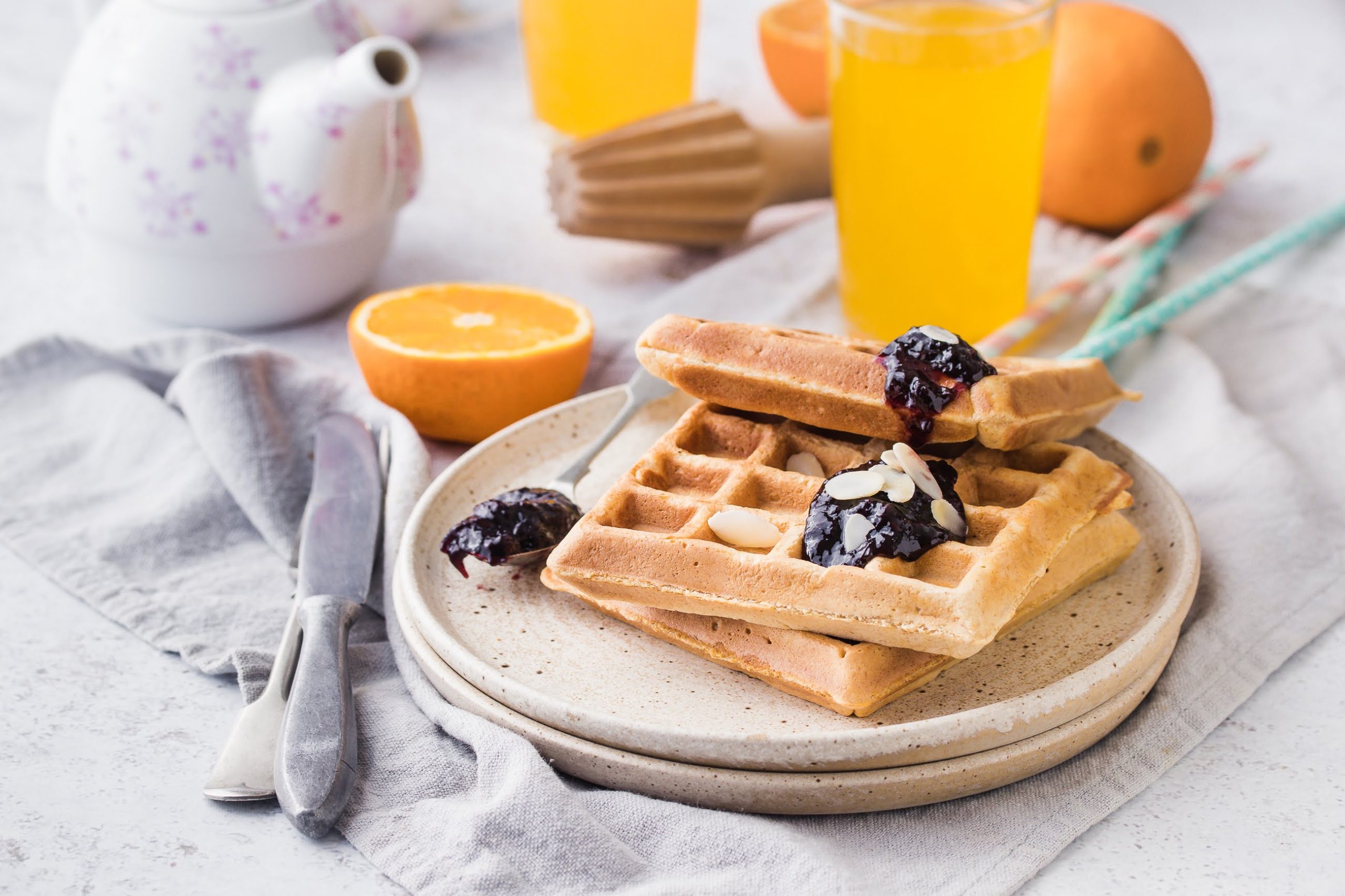 Vafli od pirovog brašna s voćnim namazom od crnog voća