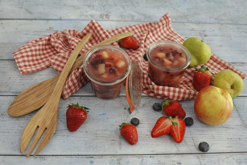 Žele slastica s velikim komadima voća