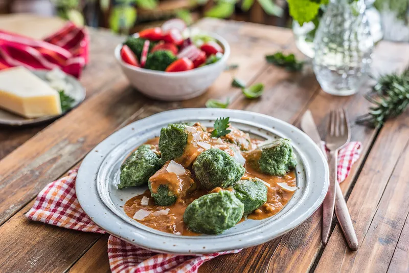 Žličnjaci od špinata s umakom bolognese