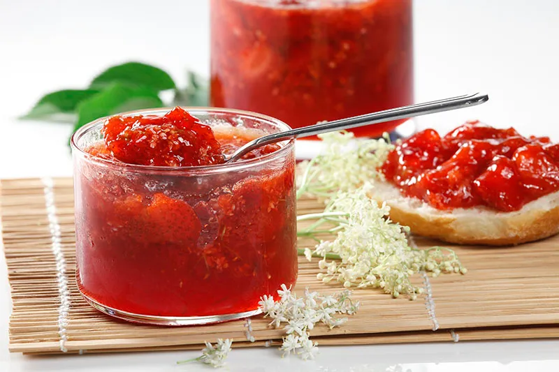 Džem od jagoda i cvjetova bazge